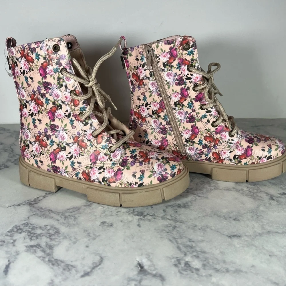Blowfish Malibu Kids Playground Boot in Pink Anatasia